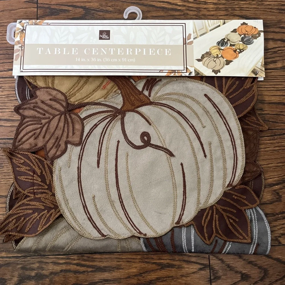 Homewear Pumpkin Centerpiece Velvety Table Runner Leaves Neutrals New 14x36